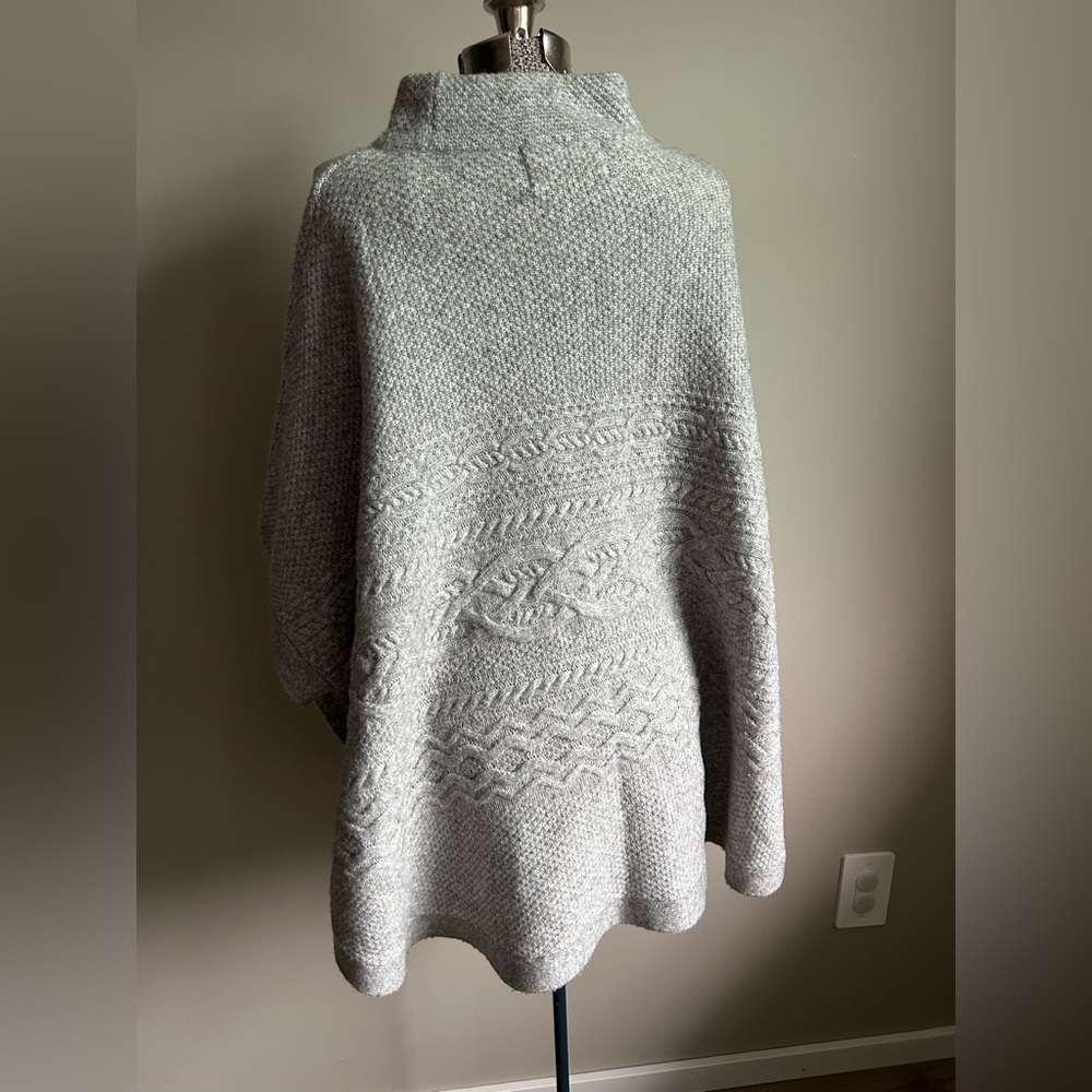 Wool blend Gray Women's poncho cape cable knit winter cozy - Picture 4 of 10